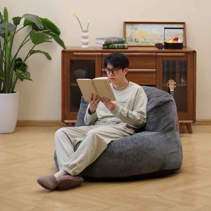 Sofá-cama estilo pufe com encosto alto