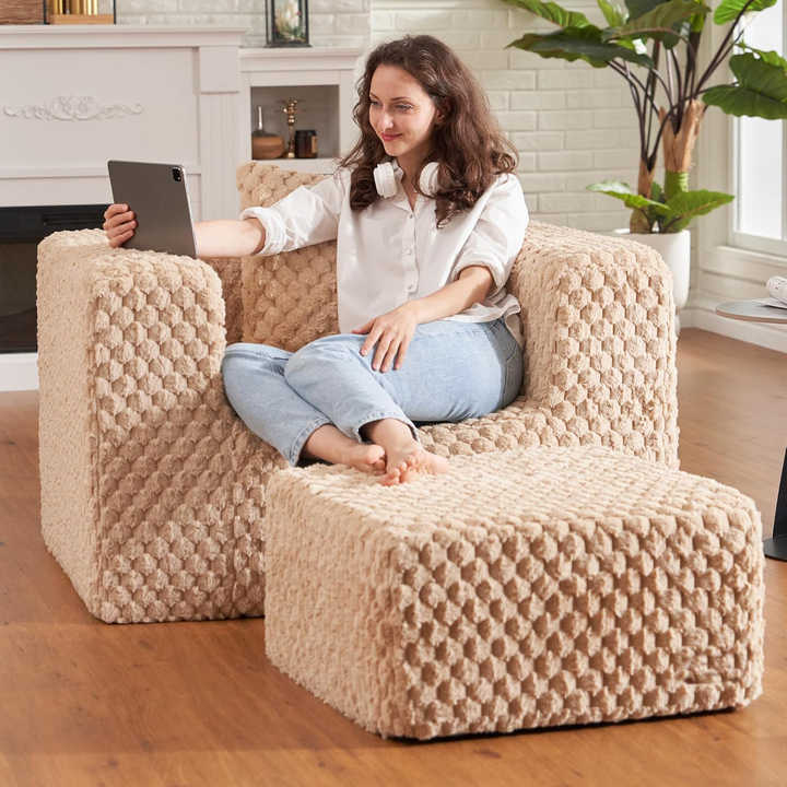 Sofá-cama macio em formato de U para varanda de quarto de hotel