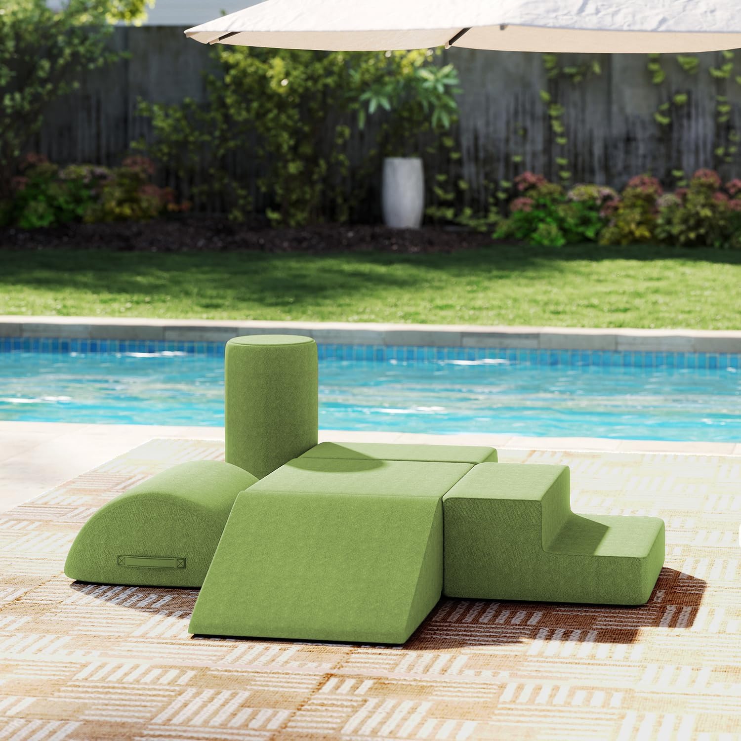 Escalada macia ao ar livre para crianças pequenas