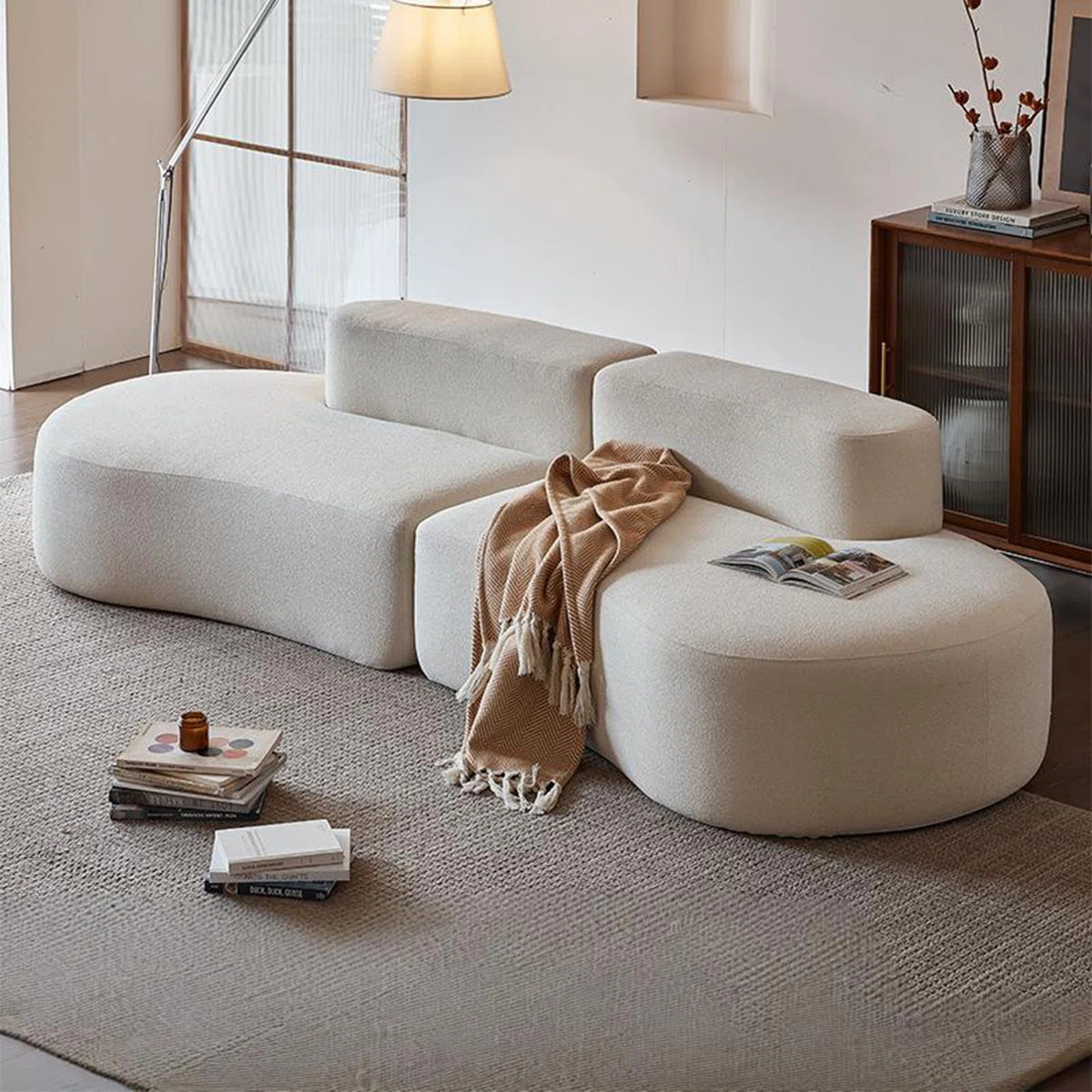 Sofá secional curvo moderno com tecido Sherpa e espuma comprimida